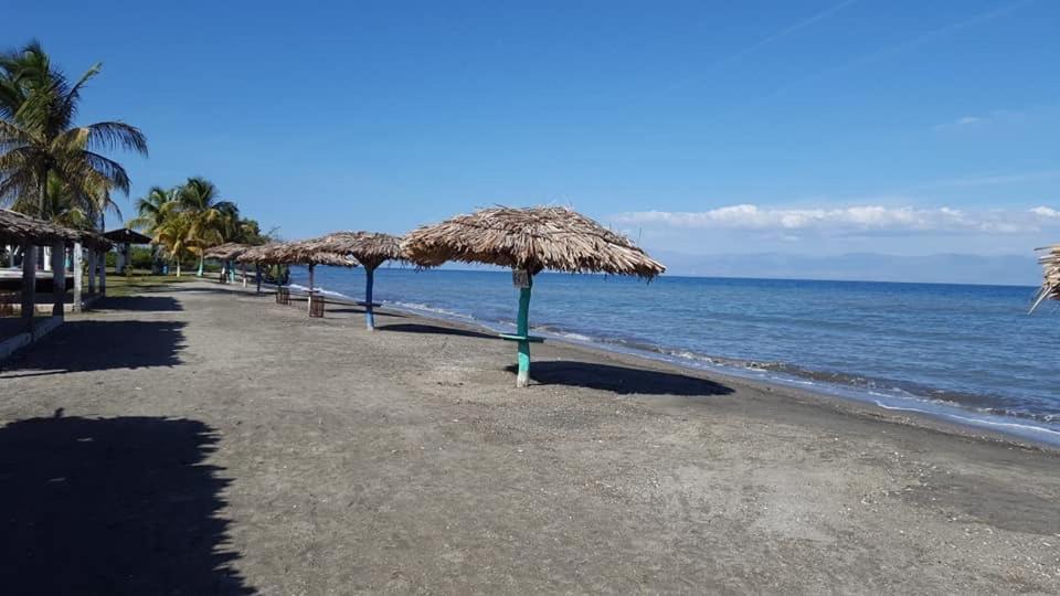 Evasion Beach Hotel Gressier Екстериор снимка